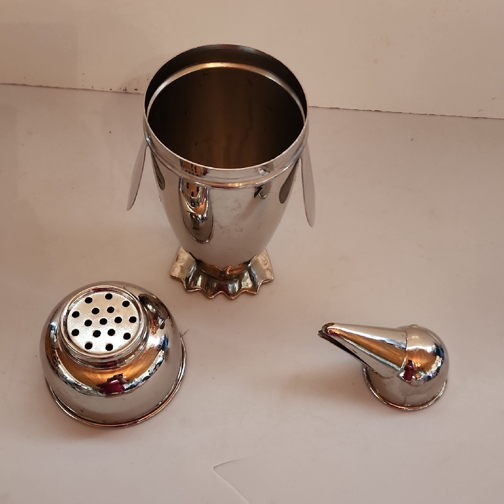 Stainless Steel Penguin Cocktail Shaker. - Picture 5 of 11